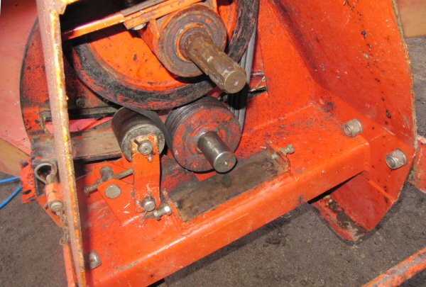 Roottoriakselin traktorin puoleinen p